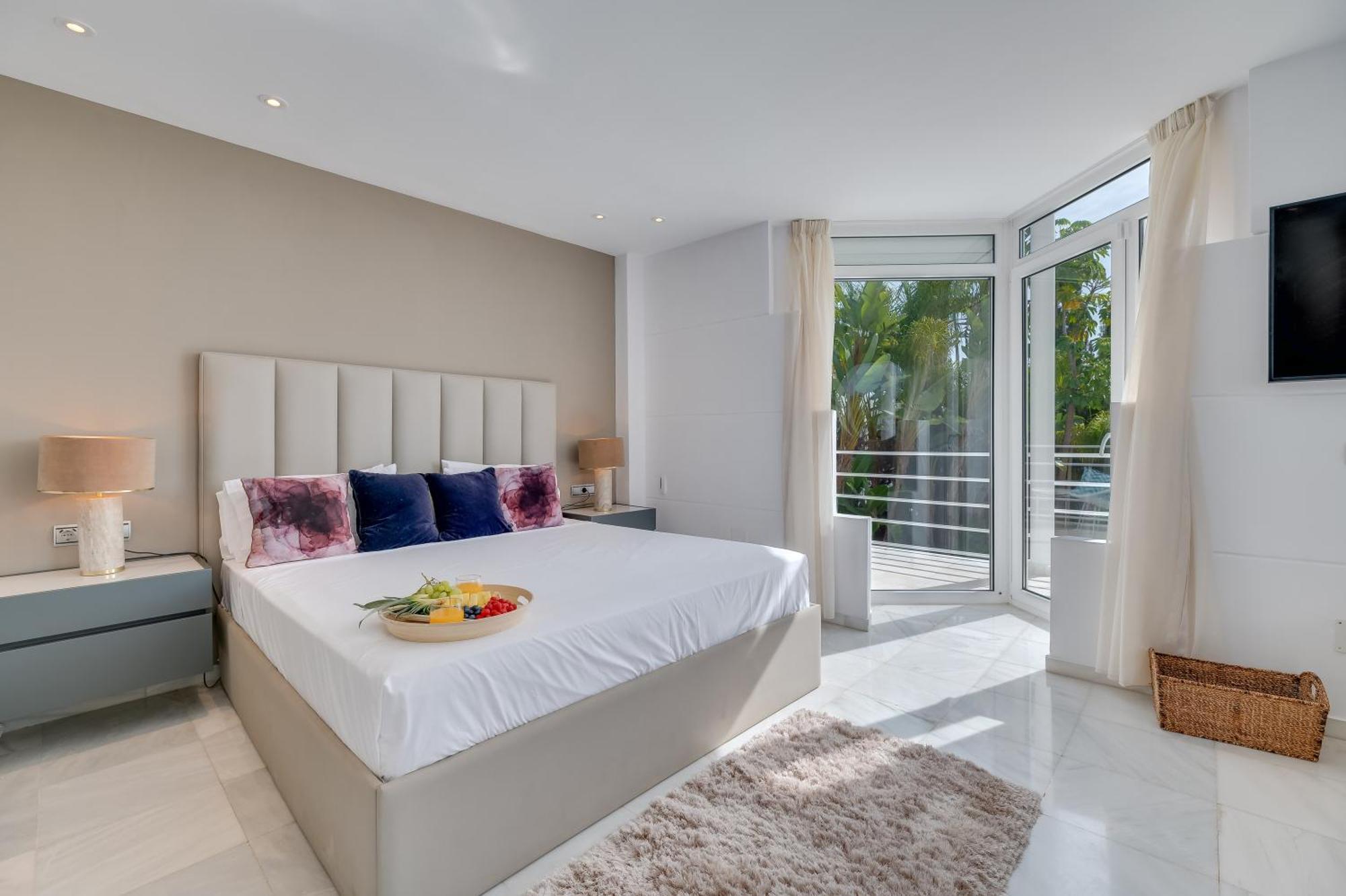 Tropical 4 Bdrm In Prime Location W Jacuzzi Apartamento